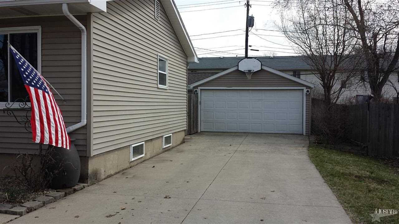 5330 Riviera Drive Fort Wayne, IN 46825 - Photo 3 of 30 Gallery Image 3