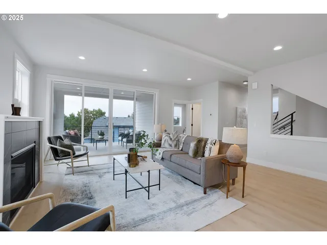 $929,860 | 6008 Southwest 18th Drive, Portland, OR 97239