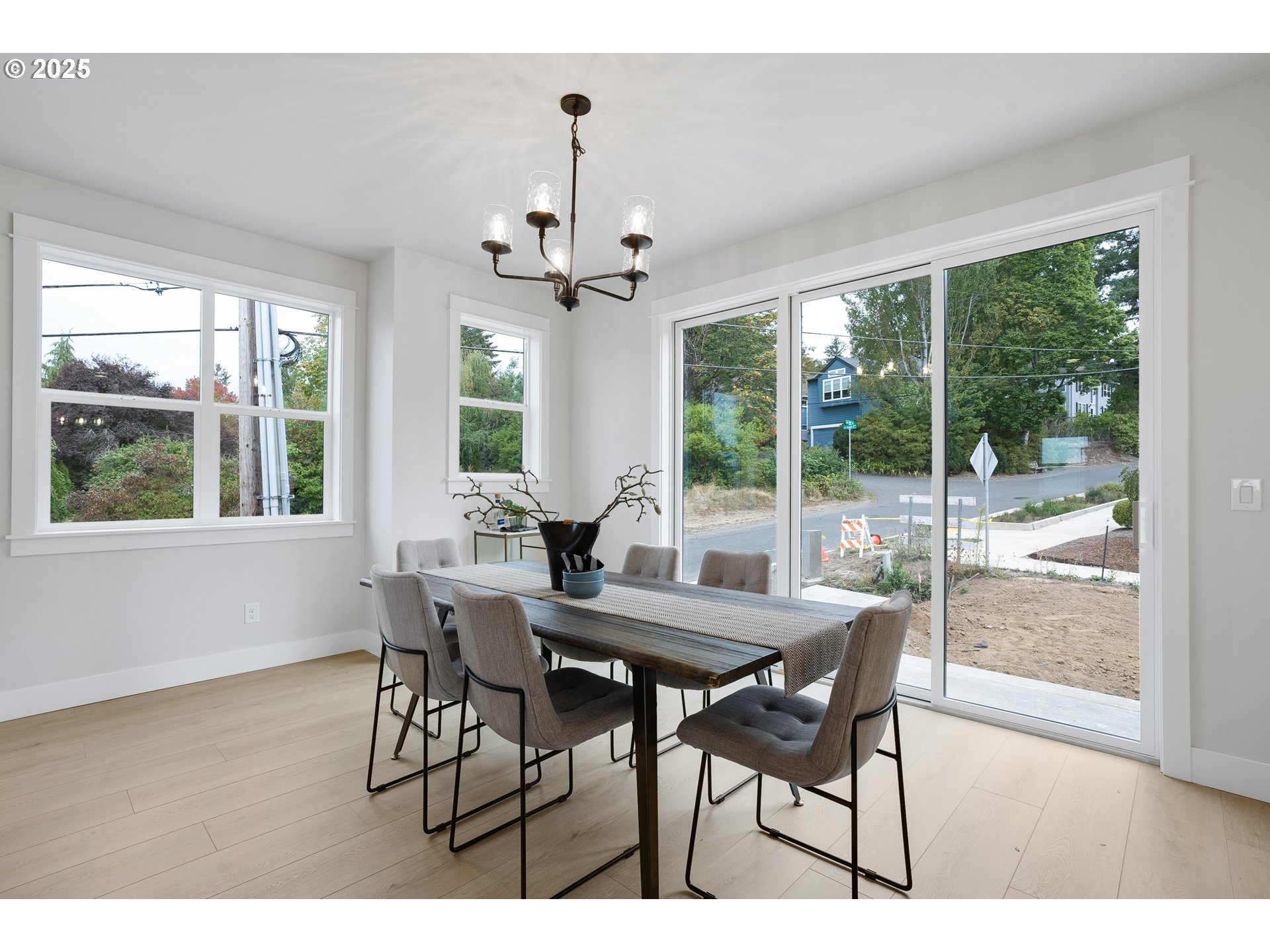 6008 Southwest 18th Drive Portland, OR 97239 - Photo 13 of 47