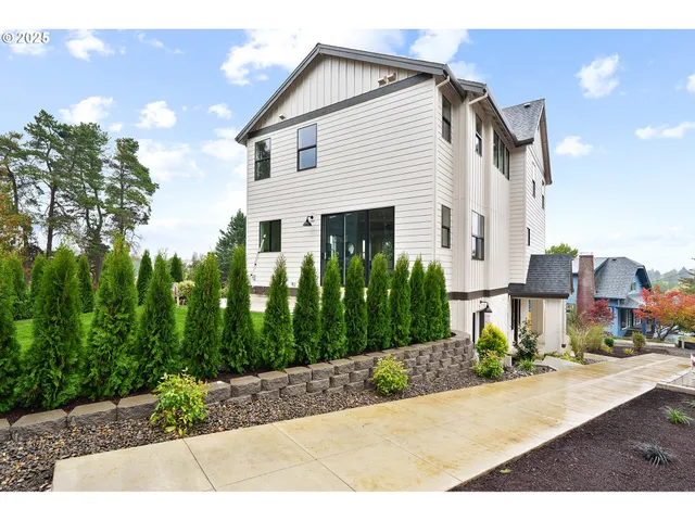 $929,860 | 6008 Southwest 18th Drive, Portland, OR 97239