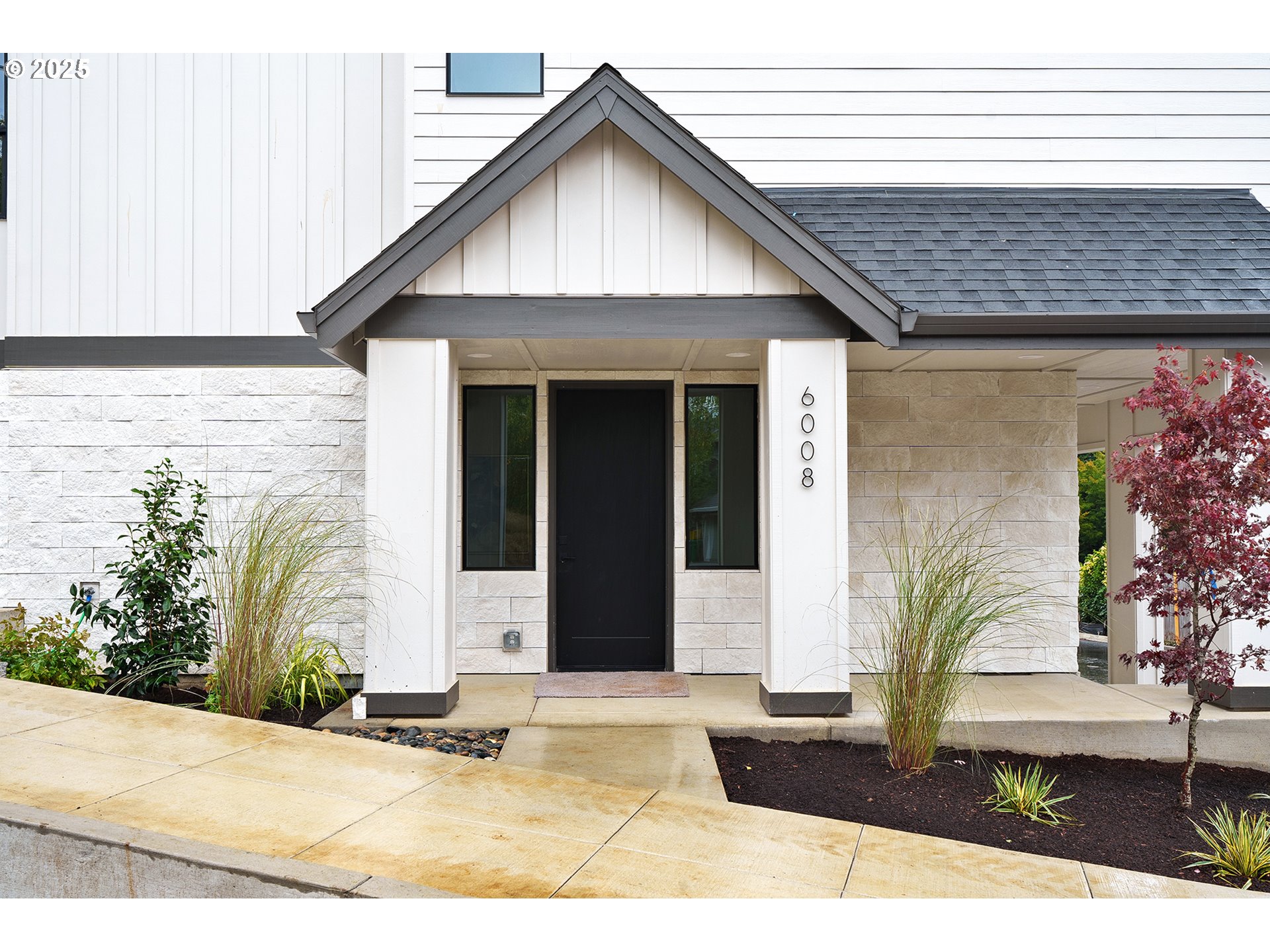 6008 Southwest 18th Drive Portland, OR 97239 - Photo 3 of 47