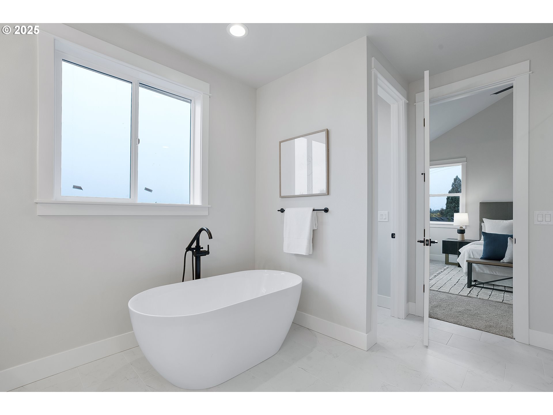 6008 Southwest 18th Drive Portland, OR 97239 - Photo 37 of 47