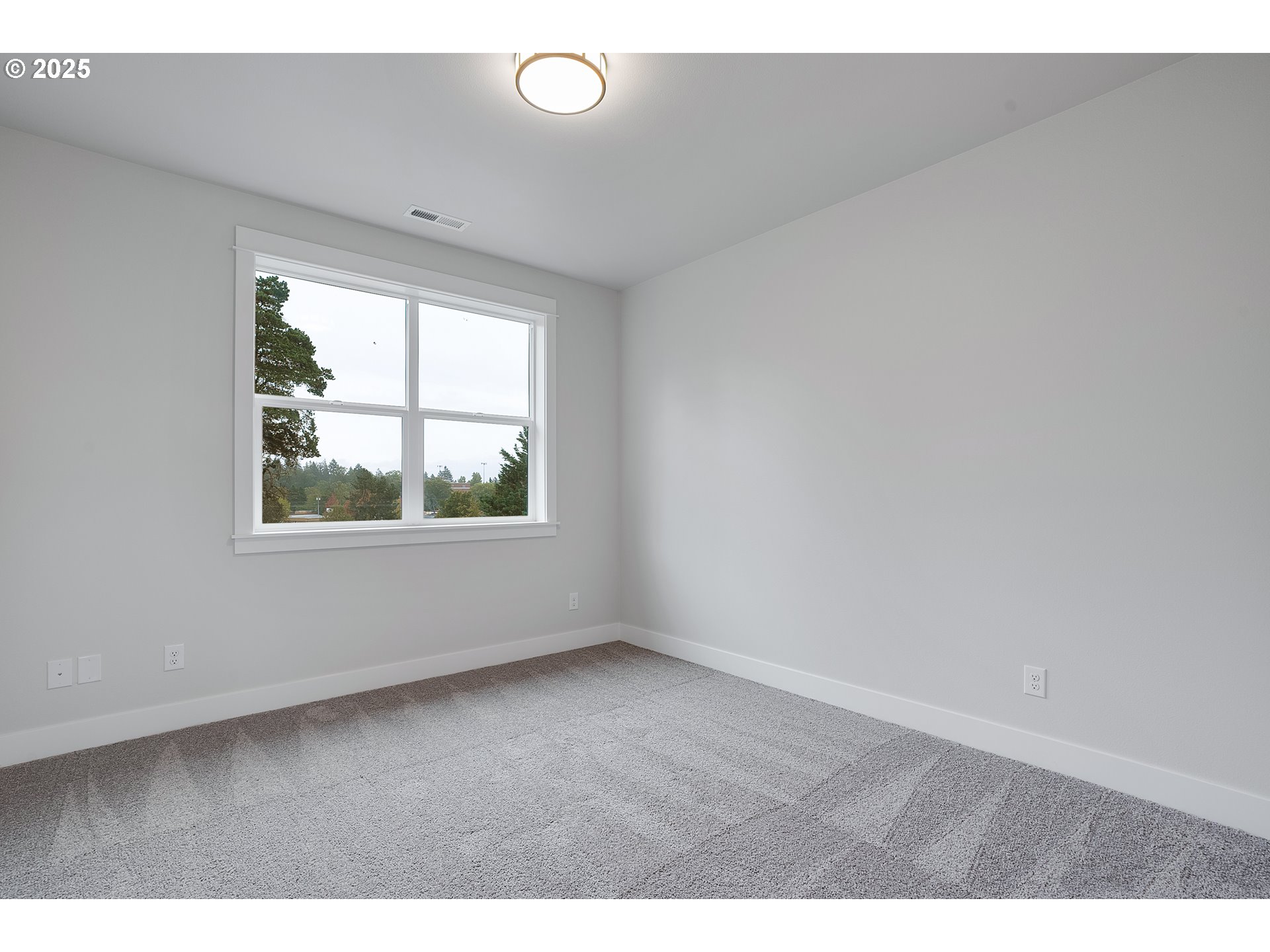 6008 Southwest 18th Drive Portland, OR 97239 - Photo 38 of 47