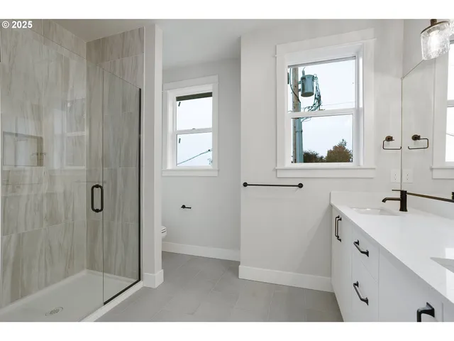 $929,860 | 6008 Southwest 18th Drive, Portland, OR 97239