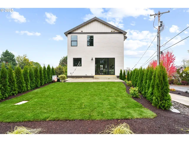 $929,860 | 6008 Southwest 18th Drive, Portland, OR 97239