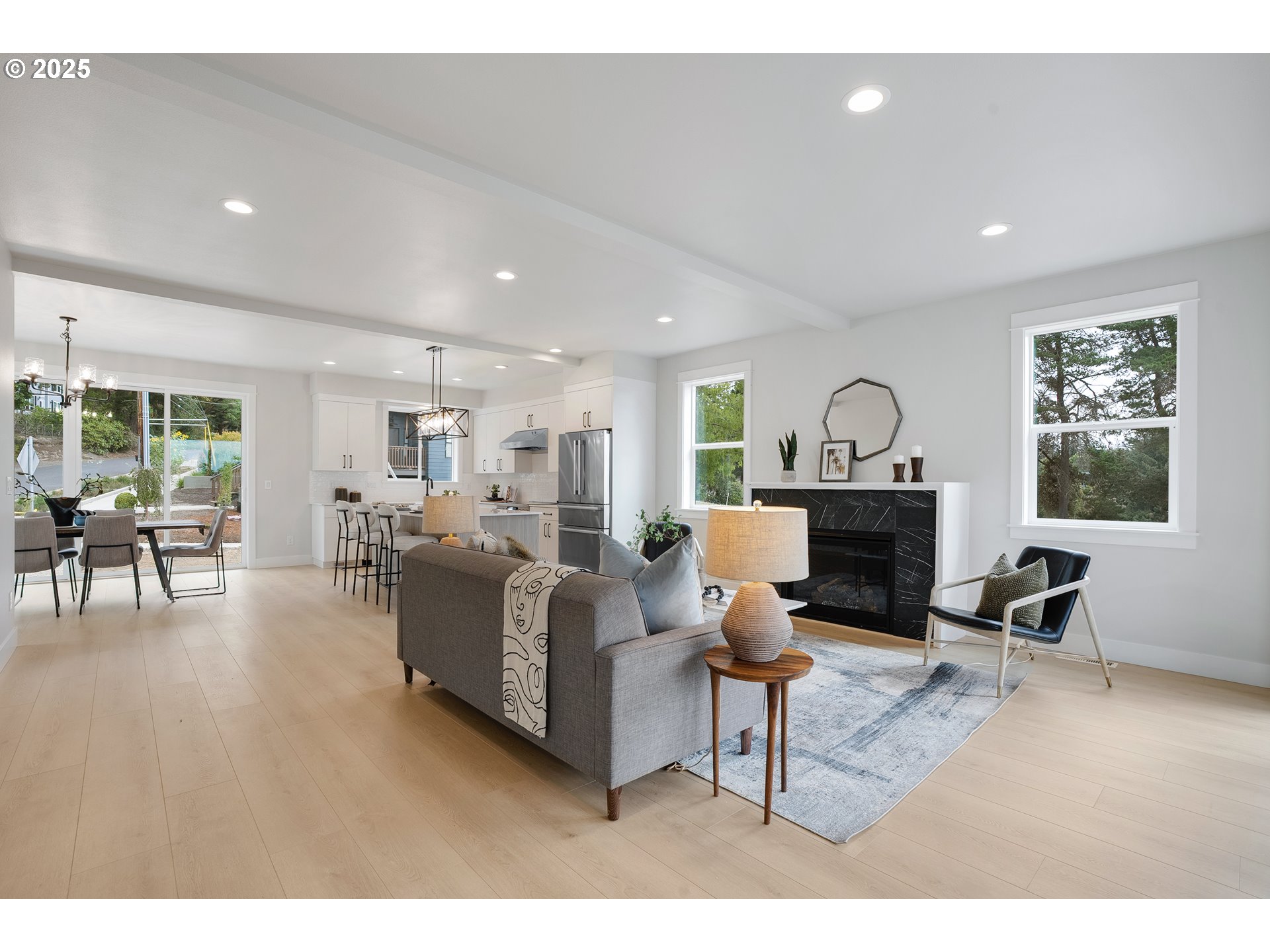 6008 Southwest 18th Drive Portland, OR 97239 - Photo 7 of 47