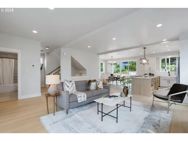 $929,860 | 6008 Southwest 18th Drive, Portland, OR 97239