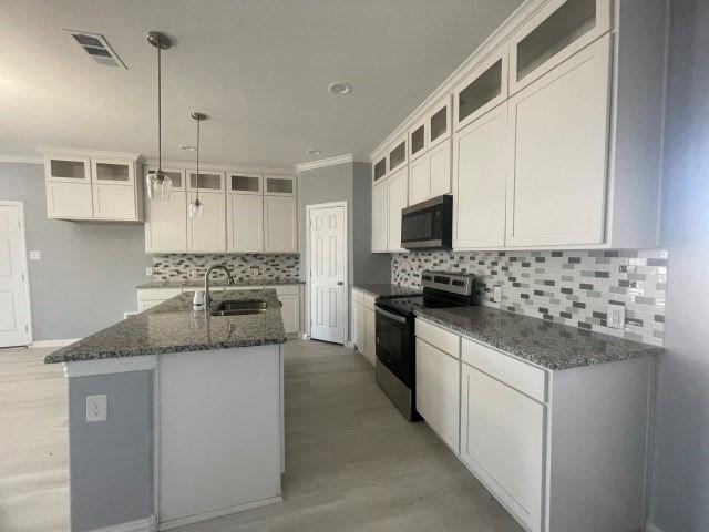 938 Genesis Road Rice, TX 75155 - Photo 6 of 13 a kitchen with stainless steel appliances granite countertop a sink and a stove