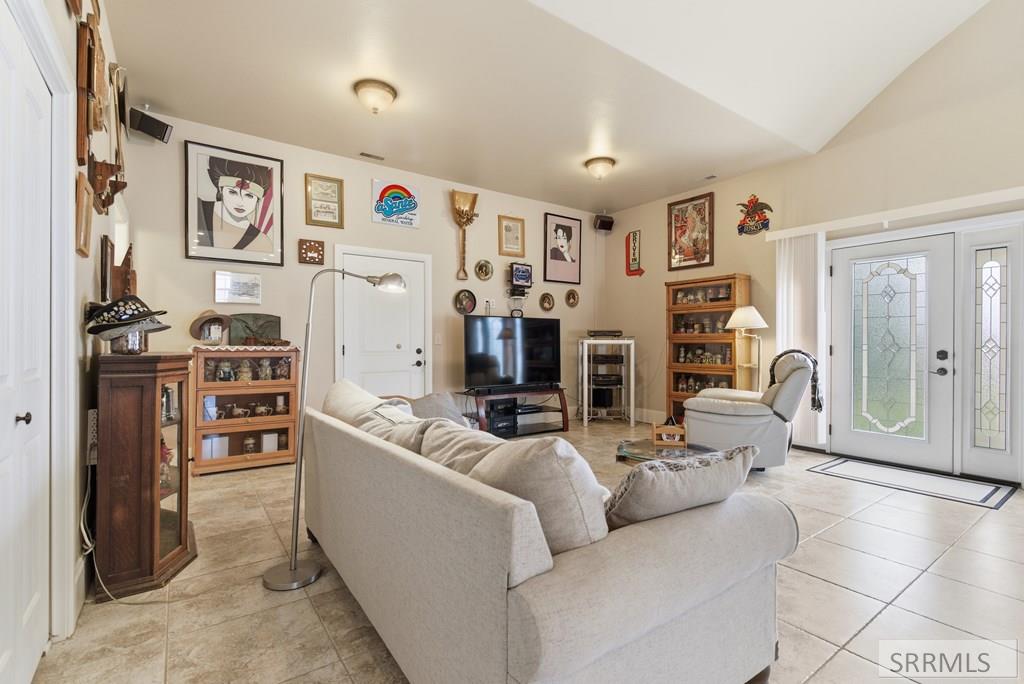 5934 South 45th Road West Idaho Falls, ID 83402 - Photo 4 of 42