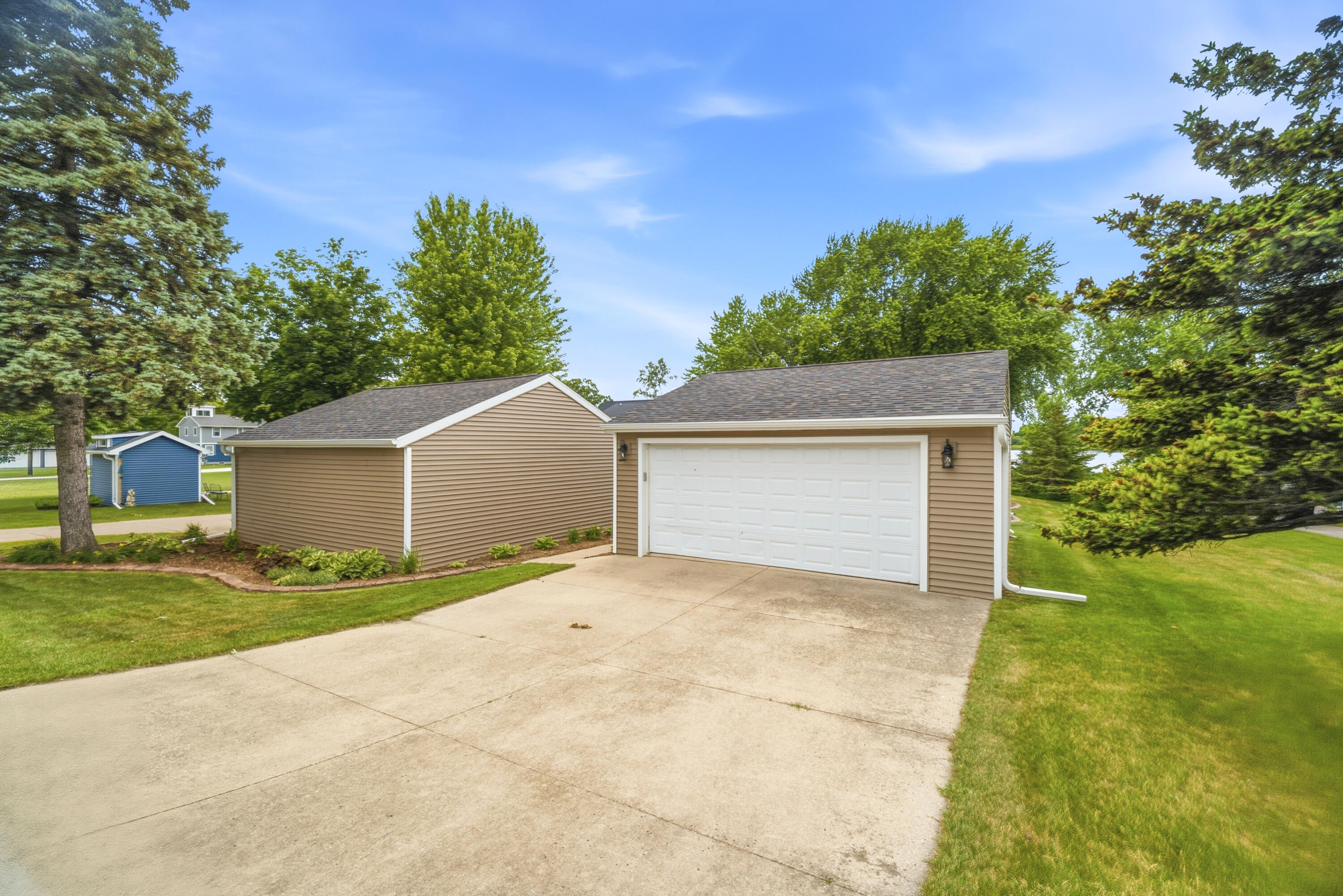 6121 Black Wolf Point Road Black Wolf, WI 54902 - Photo 67 of 85 Garage #2