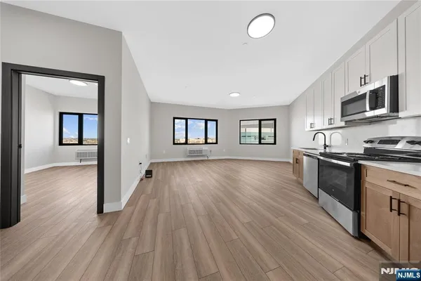 $2,150 | 87-89 Mary Street, Unit 505, Paterson, NJ 07503