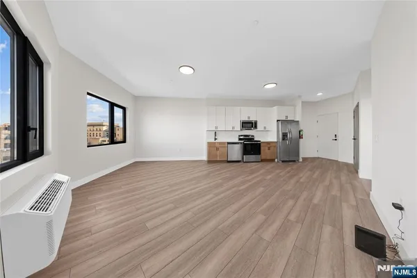 $2,150 | 87-89 Mary Street, Unit 505, Paterson, NJ 07503