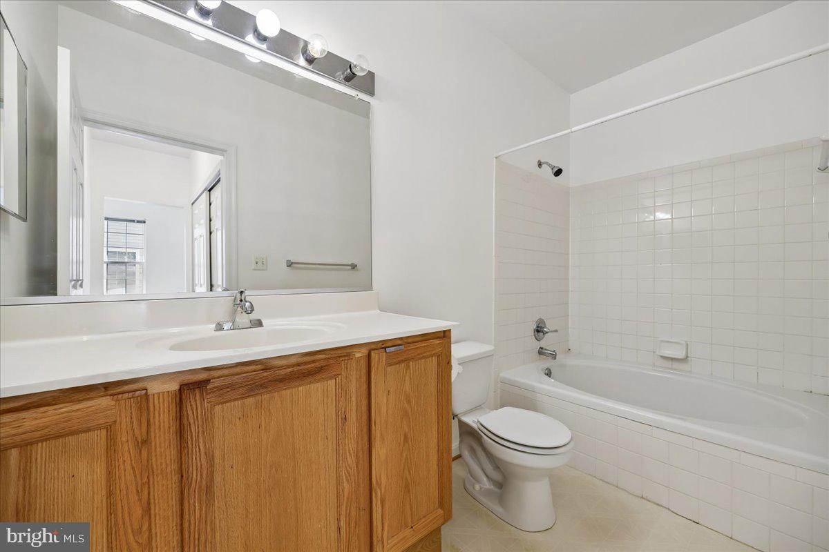 12700 Found Stone Road, Unit 206 Germantown, MD 20876 - Photo 27 of 38 Primary Bath