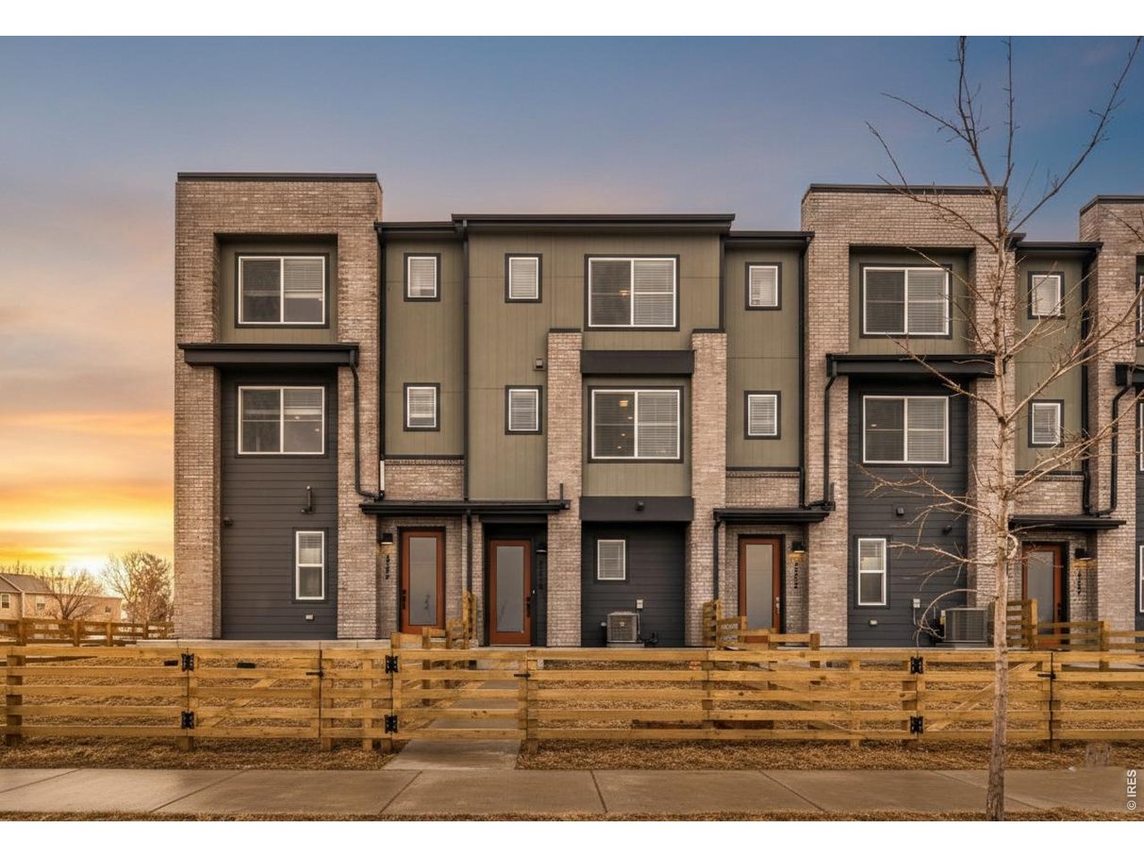 Welcome to 2379 E Suniga!