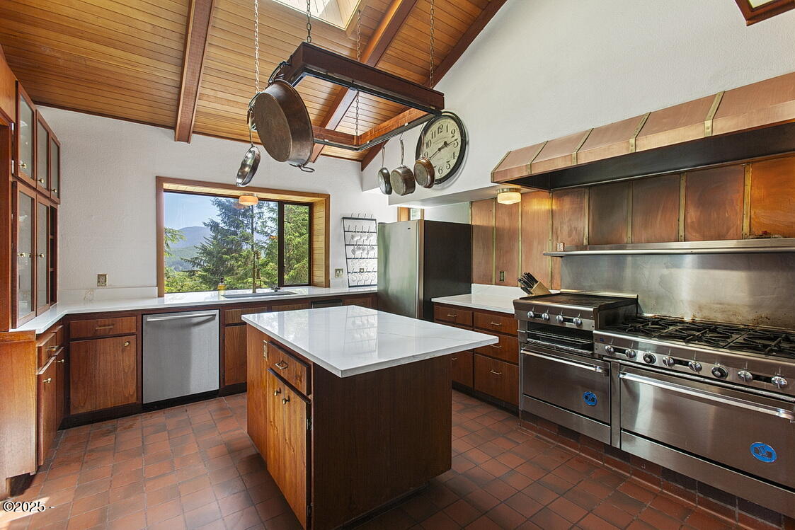 445 Summit View Lane Gleneden Beach, OR 97388 - Photo 12 of 67 Kitchen
