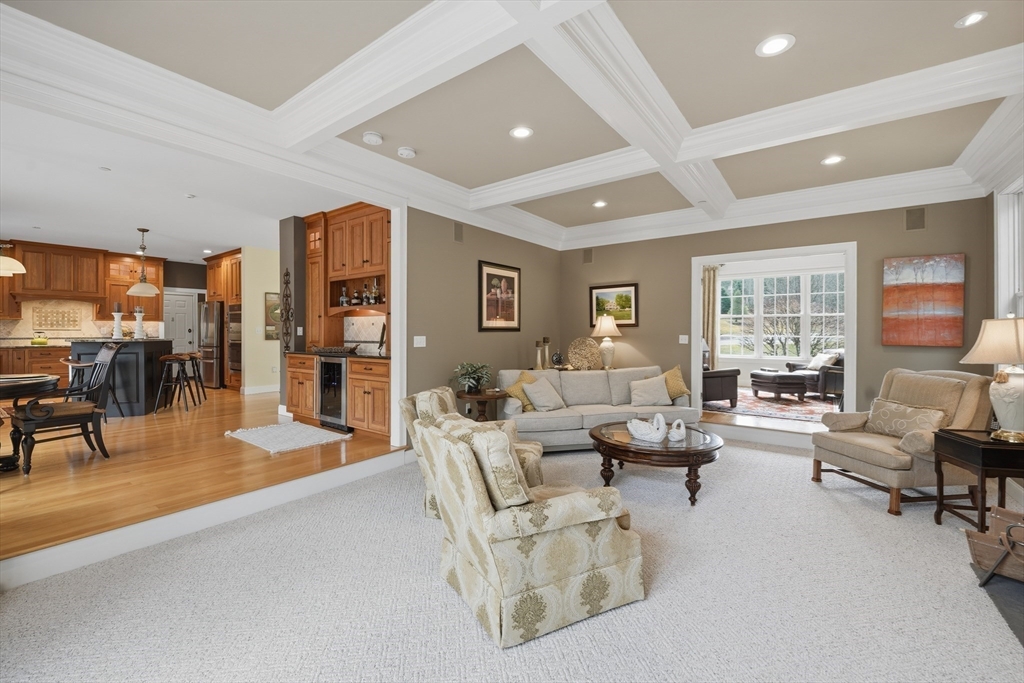 16 Falcon Heights Road Wilbraham, MA 01095 - Photo 4 of 42