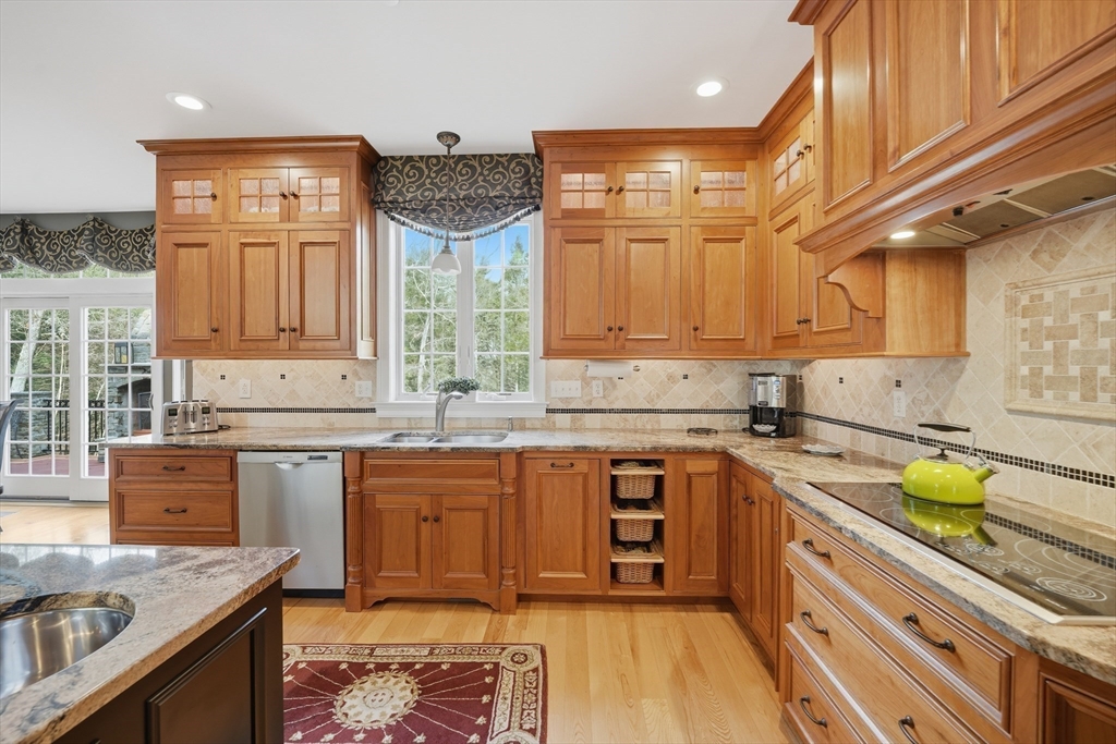 16 Falcon Heights Road Wilbraham, MA 01095 - Photo 9 of 42