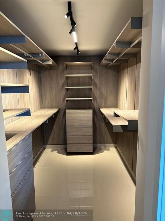 488 Northeast 18th Street, Unit 2010 Miami, FL 33132 - Photo 10 of 15 a view of entryway