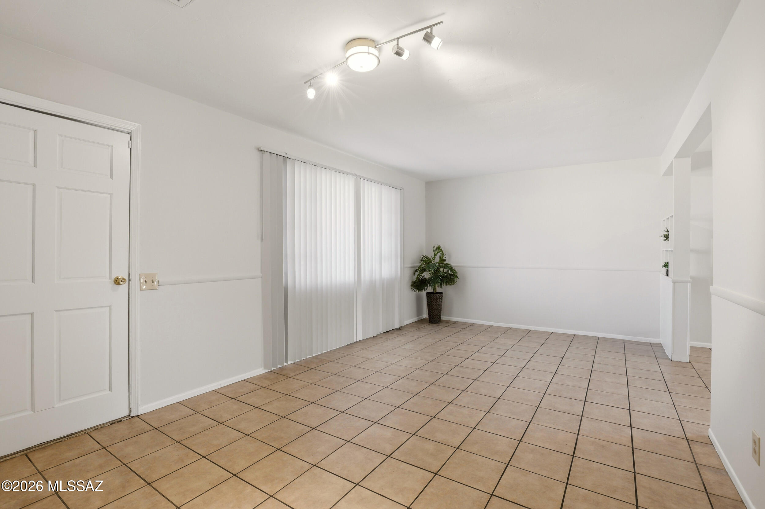 1413 North Craycroft Road Tucson, AZ 85712 - Photo 9 of 24