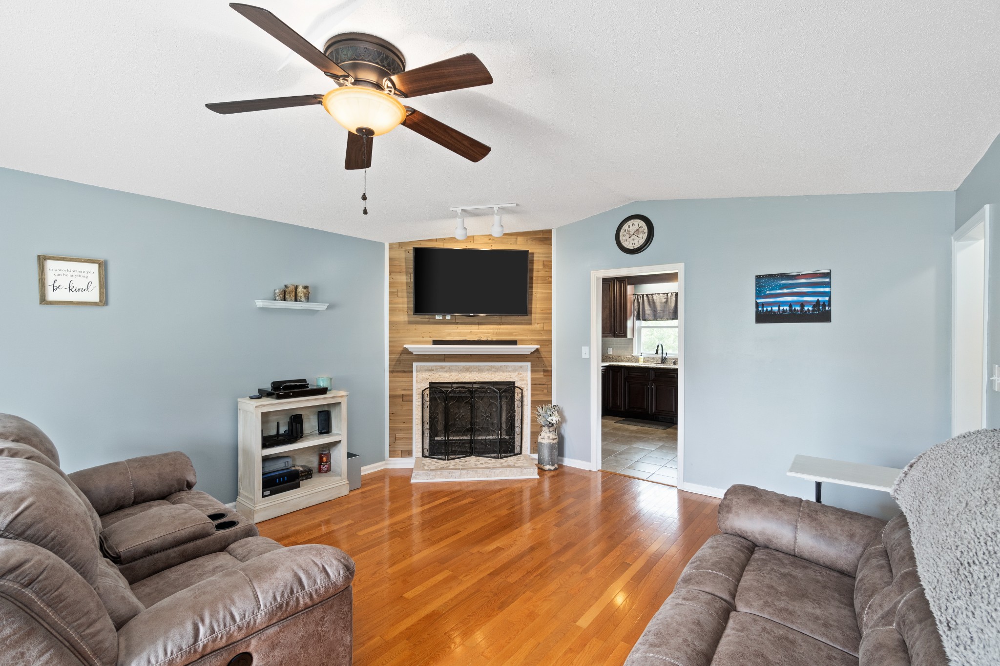708 Rossview Road Clarksville, TN 37043 - Photo 5 of 29 Gallery Image 5