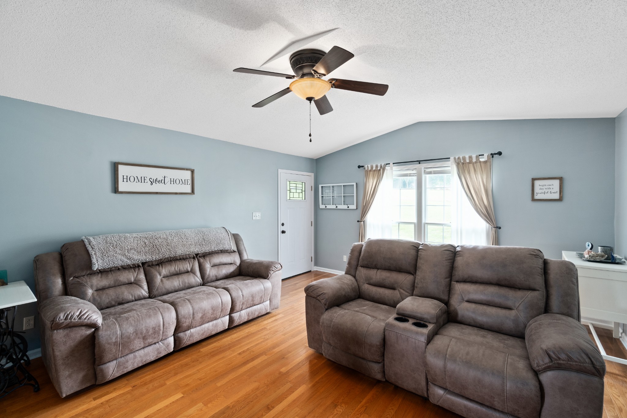 708 Rossview Road Clarksville, TN 37043 - Photo 8 of 29 Gallery Image 8