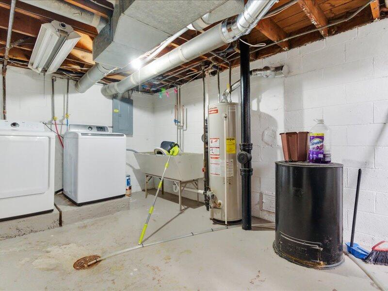 2420 Dwight Street Racine, WI 53403 - Photo 14 of 18 A1872249-817F-48B2-AF16-B225EC4A0F14