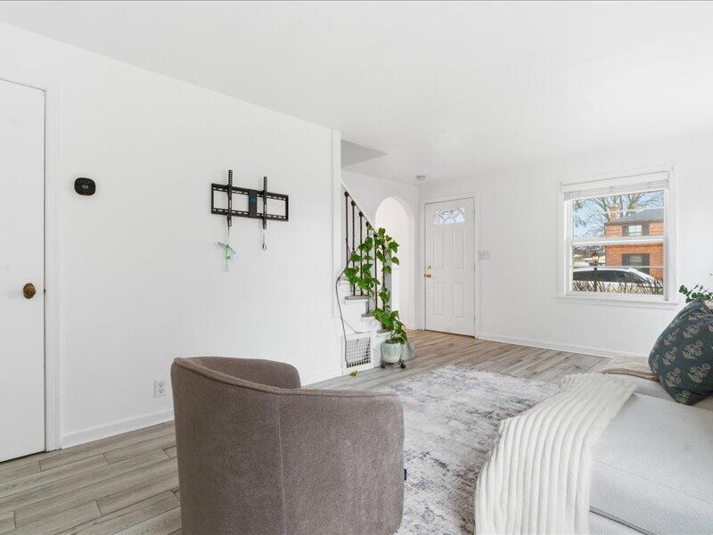 2420 Dwight Street Racine, WI 53403 - Photo 5 of 18 F13FF70E-6A0B-442B-8EBC-B145E37775F2