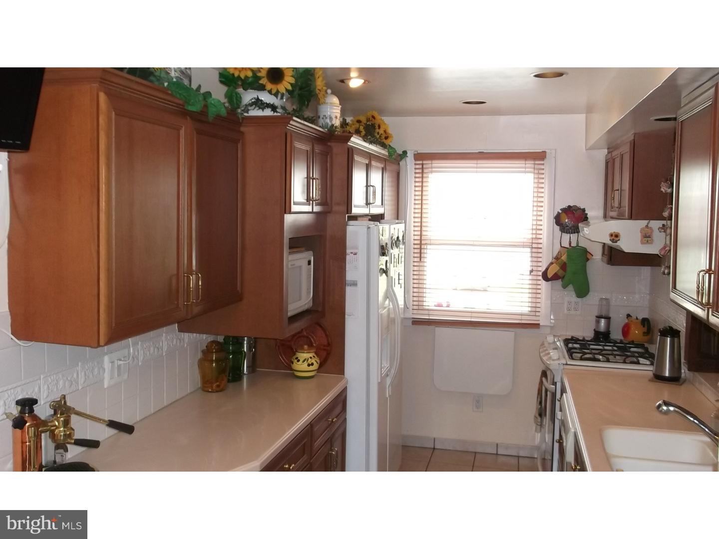1144 Morefield Road Philadelphia, PA 19115 - Photo 9 of 24 Kitchen