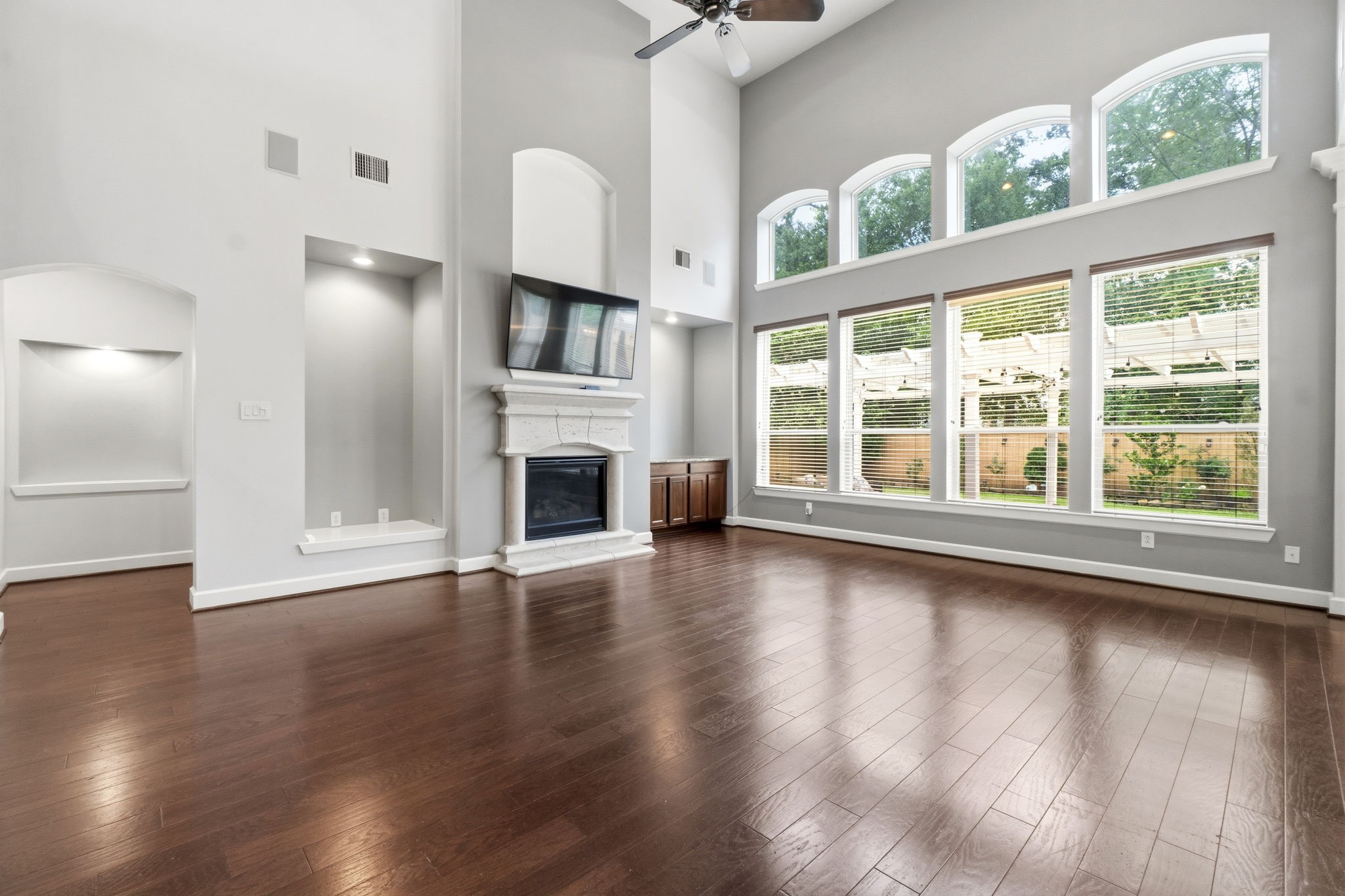 27 North Arrow Canyon Circle The Woodlands, TX 77389 - Photo 5 of 37