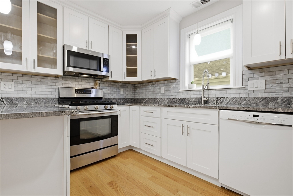 28 Beecher Place, Unit B Newton, MA 02459 - Photo 10 of 36