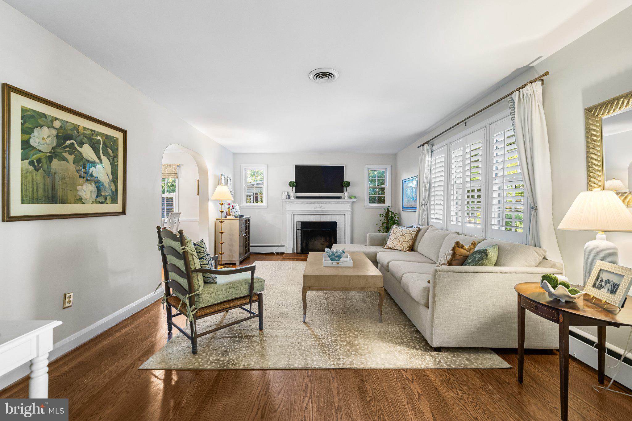 307 Worthington Road Towson, MD 21286 - Photo 6 of 72 Bright and inviting living space.