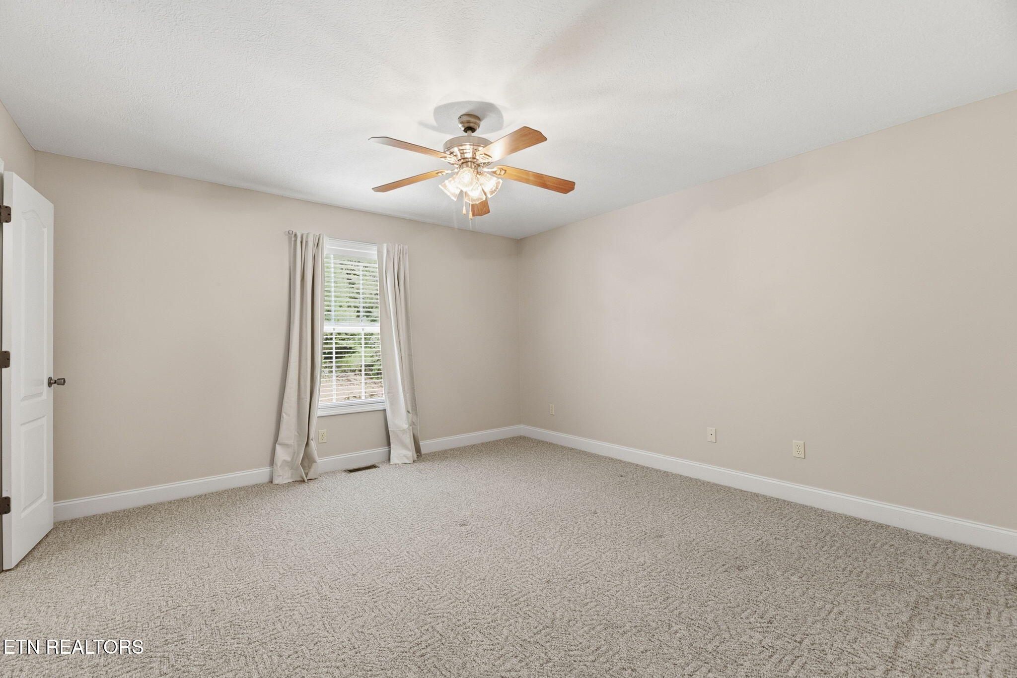 221 Sweetgum Lane Oak Ridge, TN 37830 - Photo 27 of 38 27-web-or-mls-DSC_9657