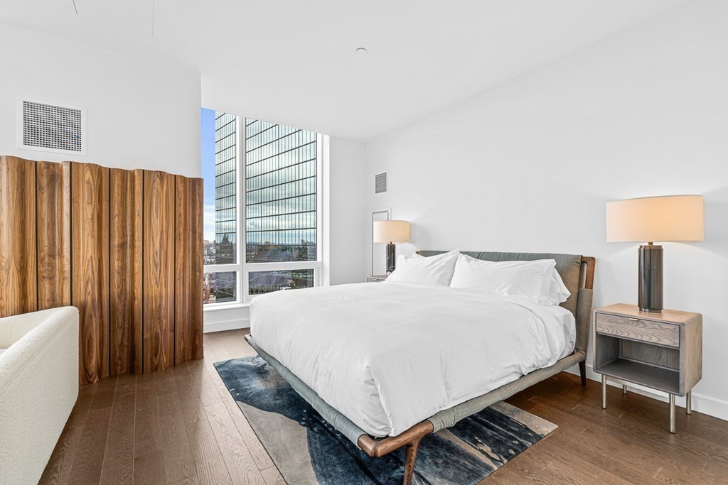 40 Trinity Place, Unit 1614 Boston, MA 02116 - Photo 10 of 26 a bedroom with a bed and a window