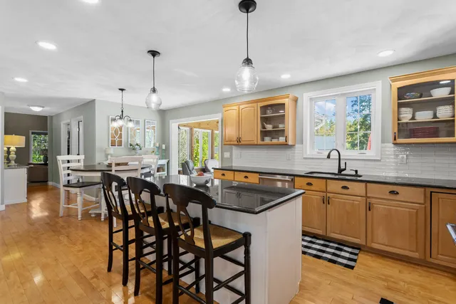 $999,999 | 2 Hall Avenue, Salem, NH 03079