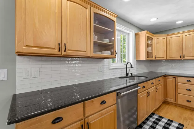 $999,999 | 2 Hall Avenue, Salem, NH 03079