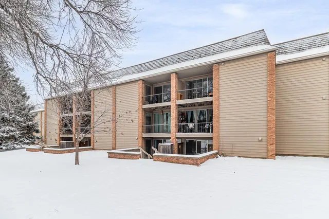 $139,900 | 6423 Colony Way, Unit 1J, Edina, MN 55435