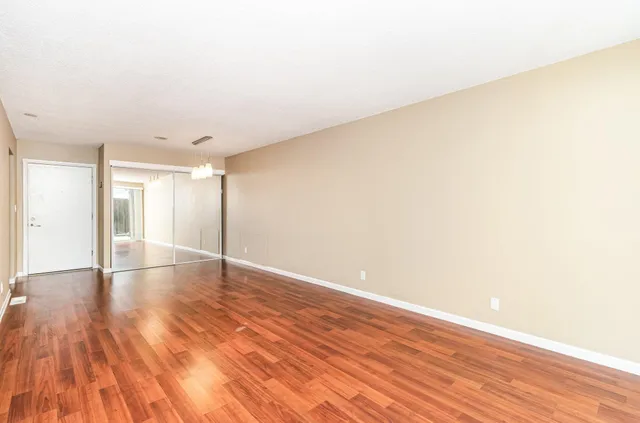 $139,900 | 6423 Colony Way, Unit 1J, Edina, MN 55435