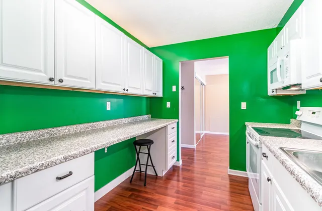 $139,900 | 6423 Colony Way, Unit 1J, Edina, MN 55435