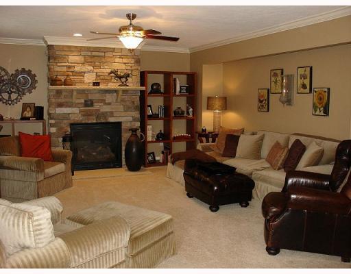 543 Justabout Road Venetia, PA 15367 - Photo 11 of 18 Den/Family/Great Room.
