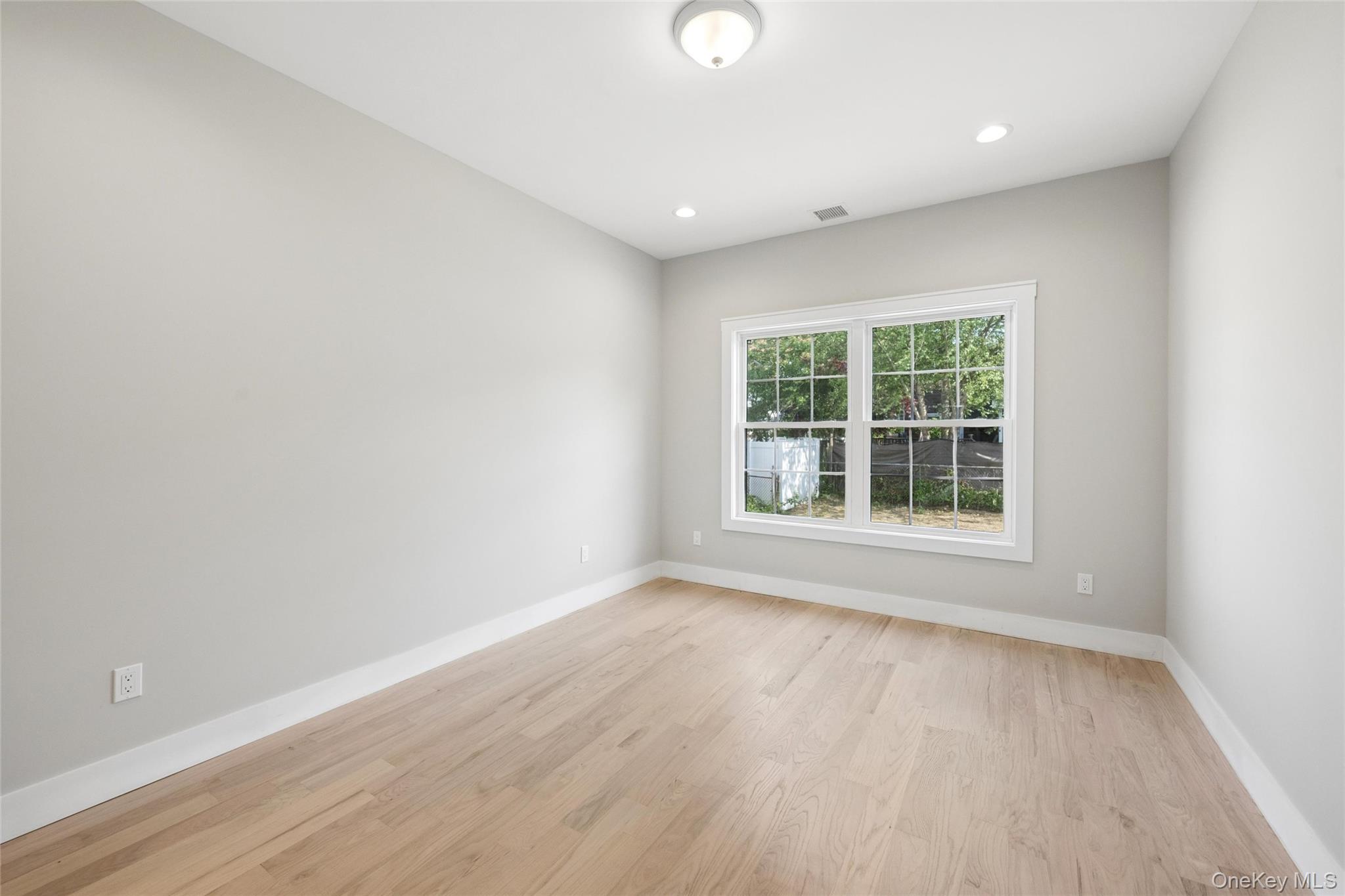 1750 Henry Road Merrick, NY 11566 - Photo 23 of 49