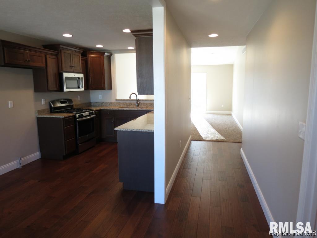 630 Racastle Road Chatham, IL 62629 - Photo 3 of 14 Gallery Image 3