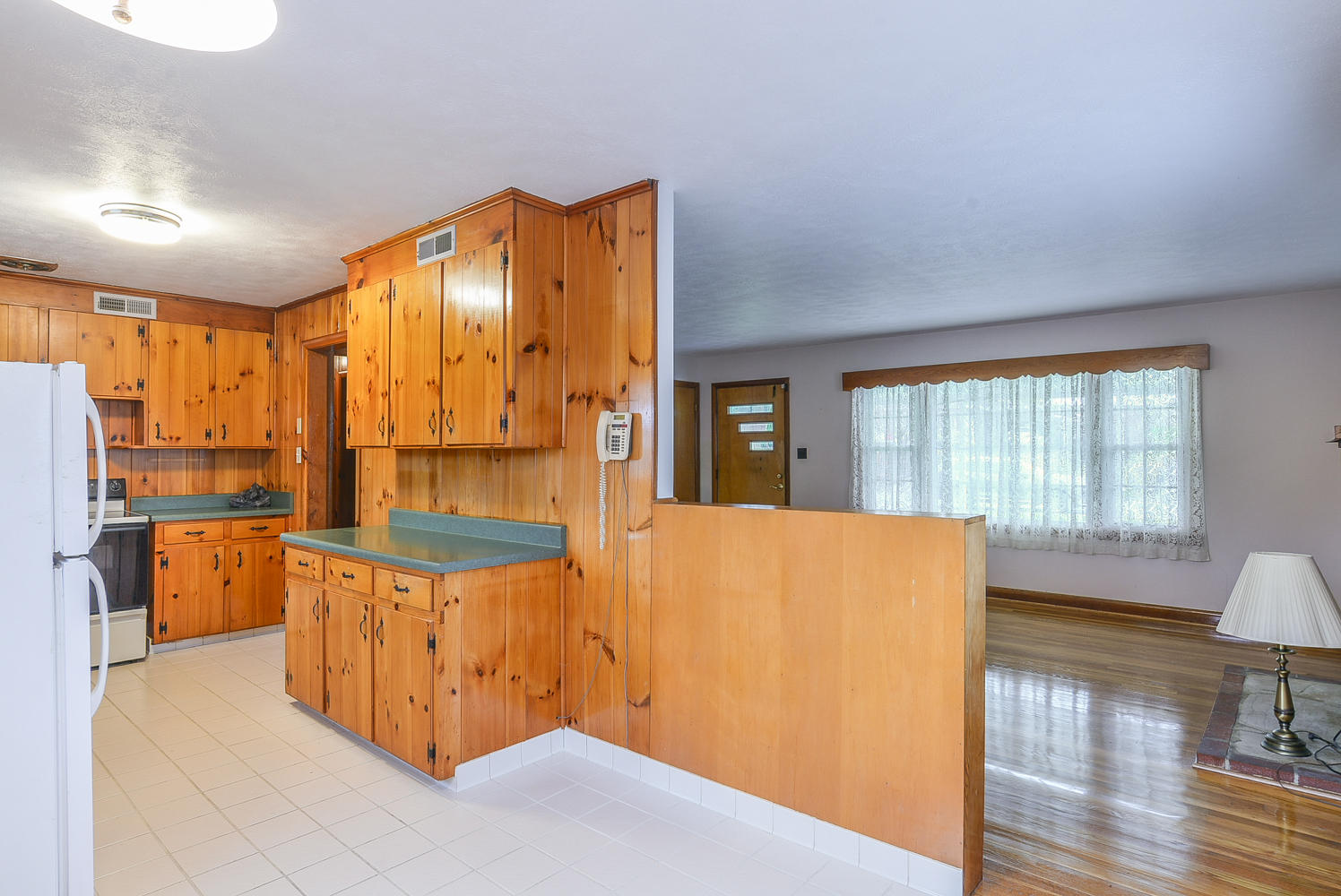 100 Redwood Road Bristol, TN 37620 - Photo 20 of 36 100 Redwood kitchen dining 2
