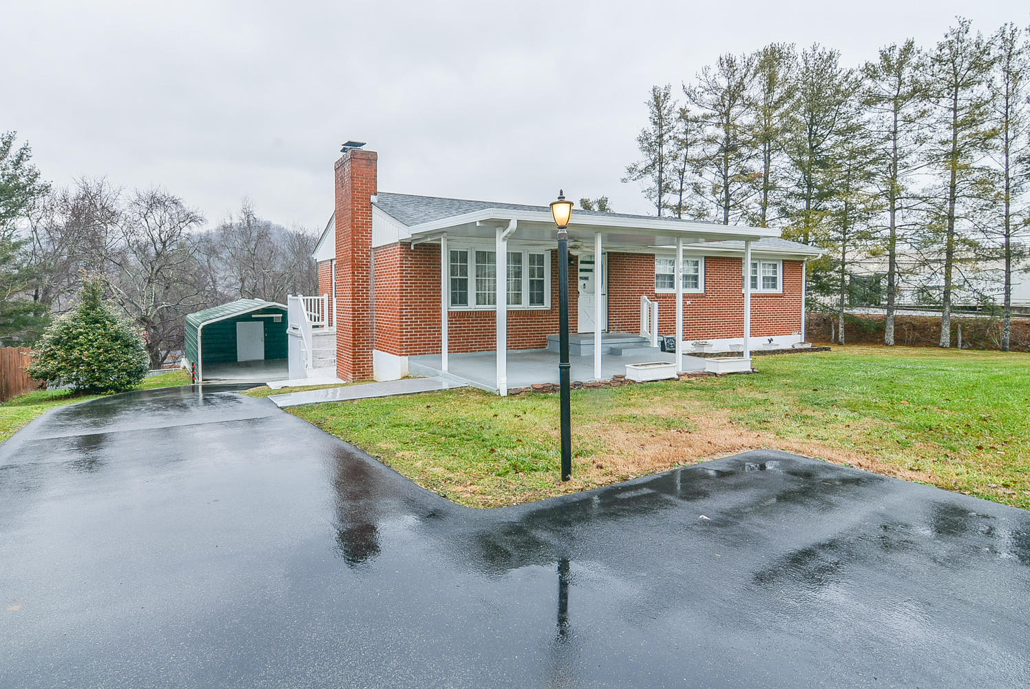 100 Redwood Road Bristol, TN 37620 - Photo 2 of 36 100 Redwood front left