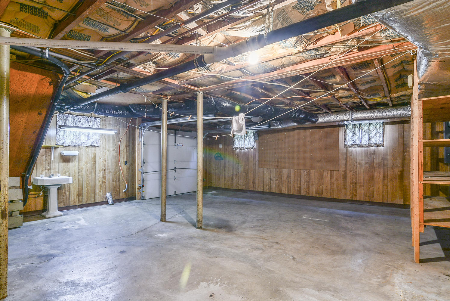 100 Redwood Road Bristol, TN 37620 - Photo 27 of 36 100 Redwood basement garage 1