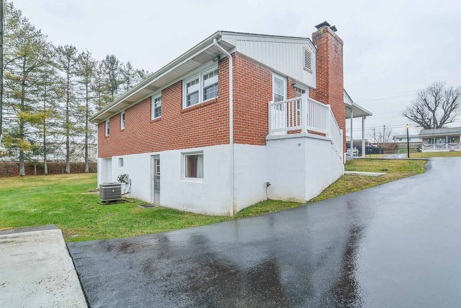 100 Redwood Road Bristol, TN 37620 - Photo 8 of 36 100 Redwood rear right