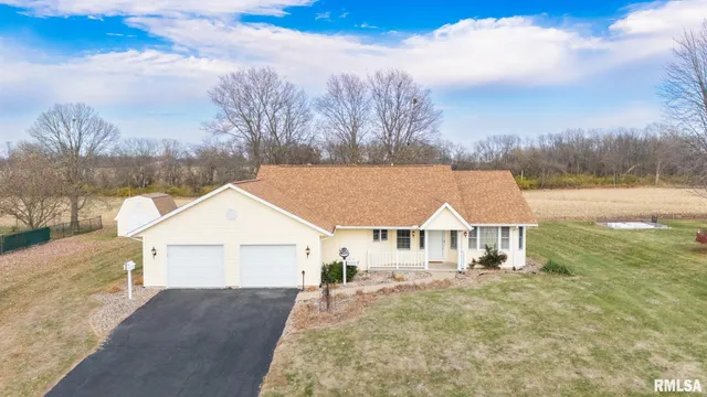 $320,000 | 6104 Hartford Drive, Pekin, IL 61554