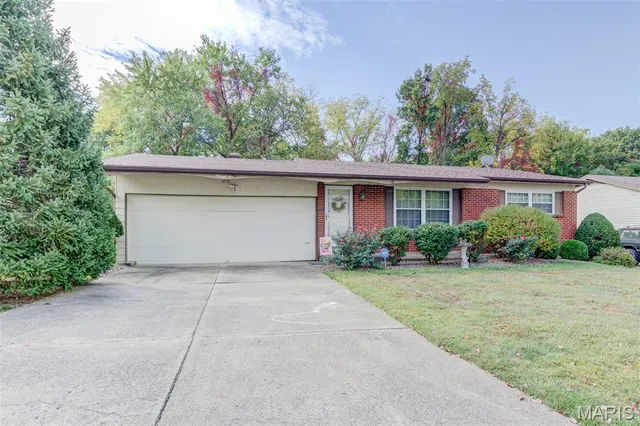 $225,000 | 26 Soutee Drive, St. Peters, MO 63376