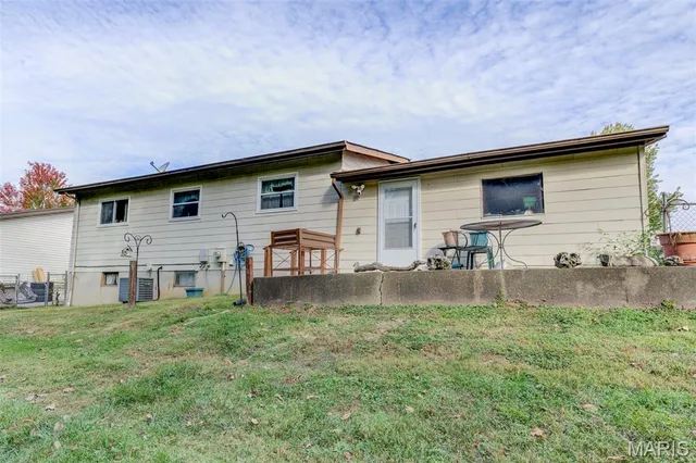 $225,000 | 26 Soutee Drive, St. Peters, MO 63376