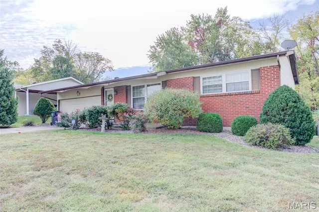 $225,000 | 26 Soutee Drive, St. Peters, MO 63376