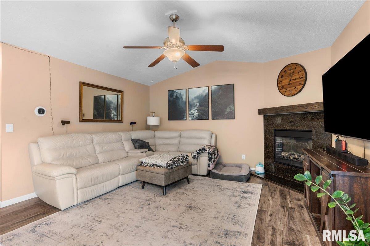 2919 Meadowbrook Road, Unit 22 Springfield, IL 62711 - Photo 4 of 25